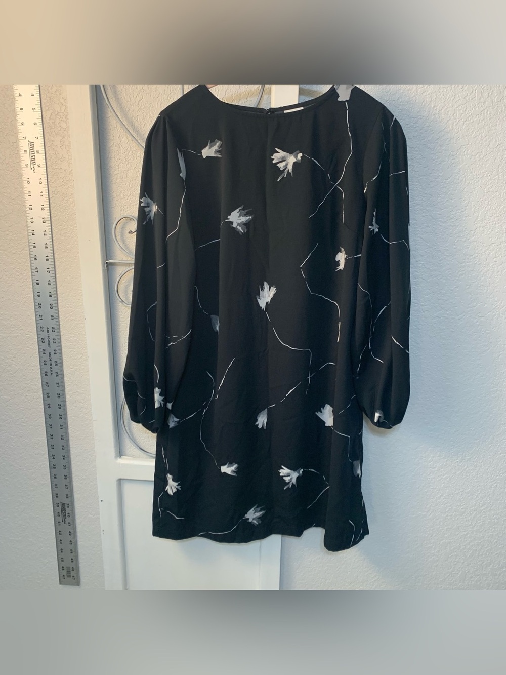 Black Floral Long-Sleeve Shift Dress